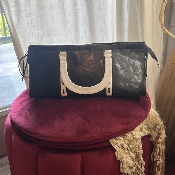 Black & White handheld purse white handles zipper closure 12” x 4” x 5” handbag - Picture 4 of 12